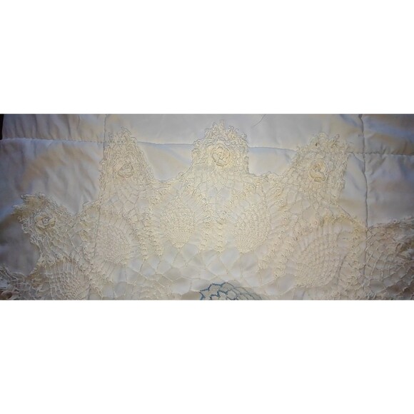 XLarge 26" Vintage Hand Crocheted Centerpiece Doily Blue White Ombre 3D - Picture 5 of 10
